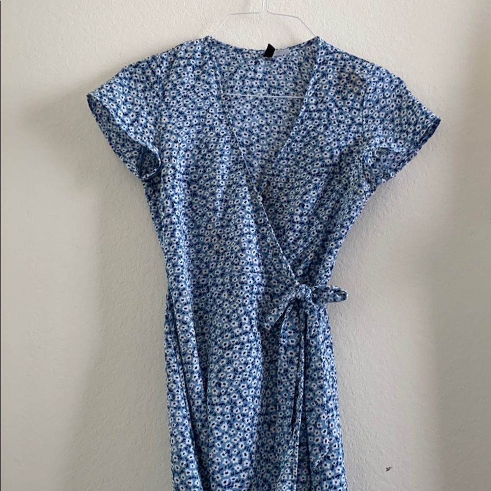 Floral Wrap Dress 💙🦋